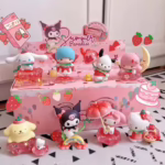 Аніме фігурка-чібі Хто там? Санріо strawberry